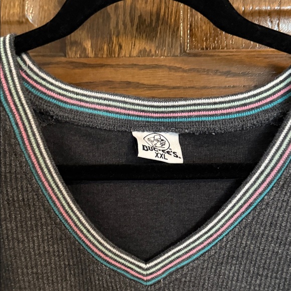 Buc-Ees Gray Holiday themes V-Neck Sweatshirt with Cartoon Design XXL - Picture 3 of 5